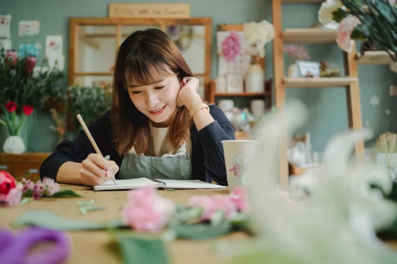The Old Notebook That Knows Your Customers Better Than Any App